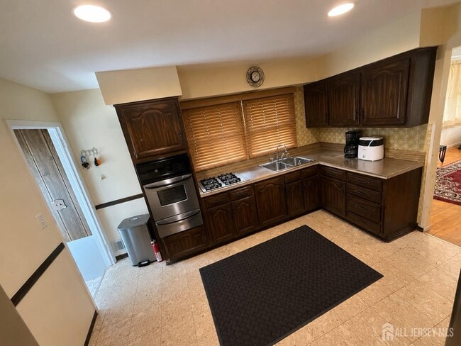 Photo - 89 Oak Ln