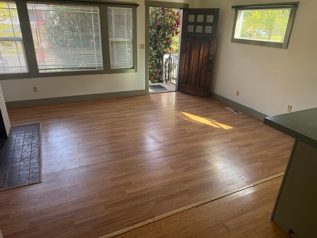 Sala de estar/Entrada - 3123 NE 67th Ave Unidad 3123