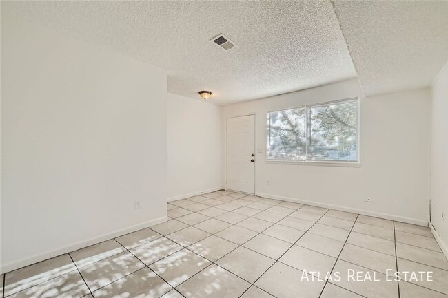 Photo - 904 Excalibur St Unit C