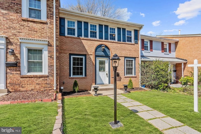 Outside Entrance 2 - 1420 Deerfield Ln Townhome