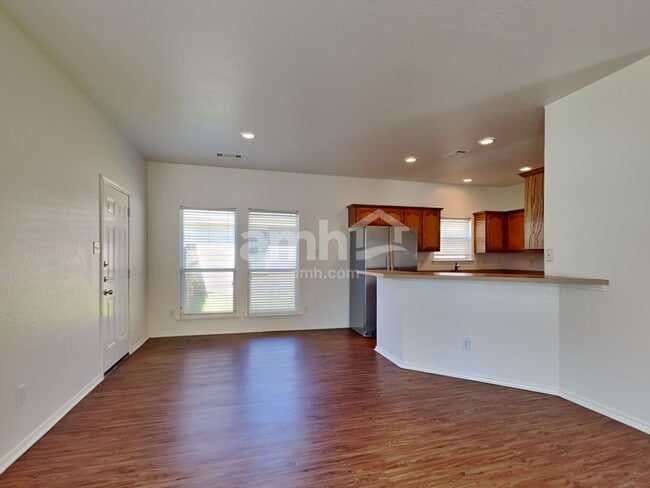 Photo - 1137 Boxwood Dr