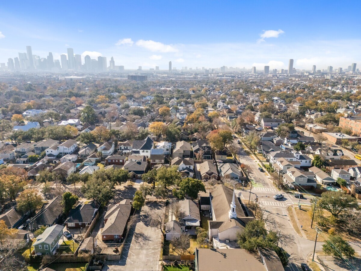 Photo - 943 Pecore St