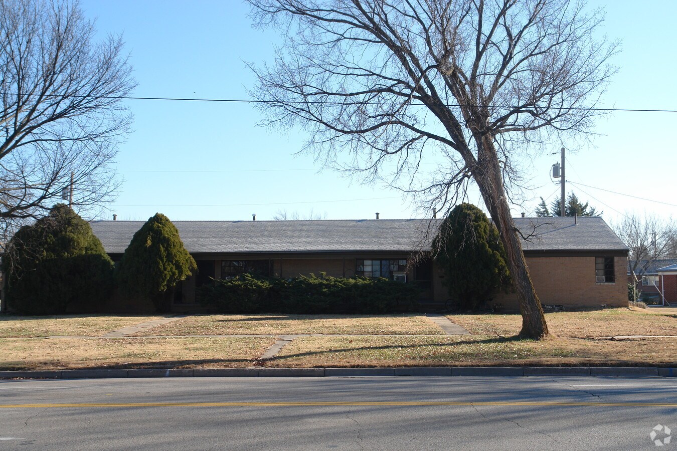 Photo - 632-638 S Woodlawn St Apartments
