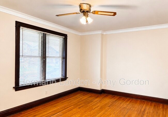 Photo - 5046 Winona Ave Unit #B