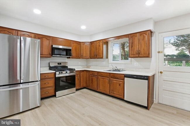 Photo - 4904 Chanticleer Ave