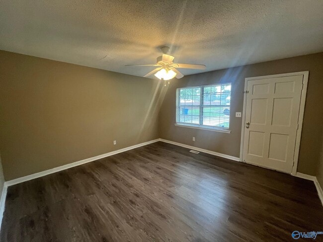 Photo - 726 Larkwood Cir SW