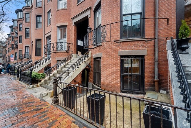 Building Photo - 81 Waltham St Unit 1 Rental