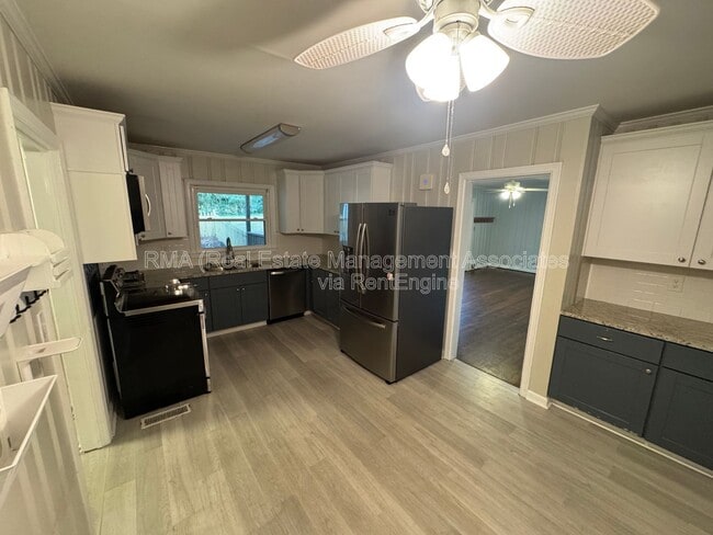 Photo - 1122 Maple Dr