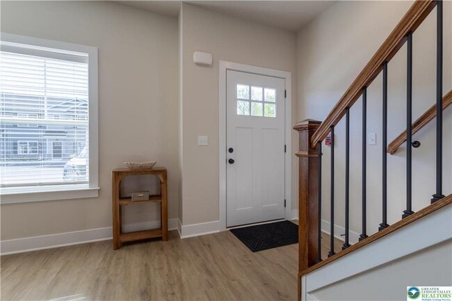 1411 Greenview Dr