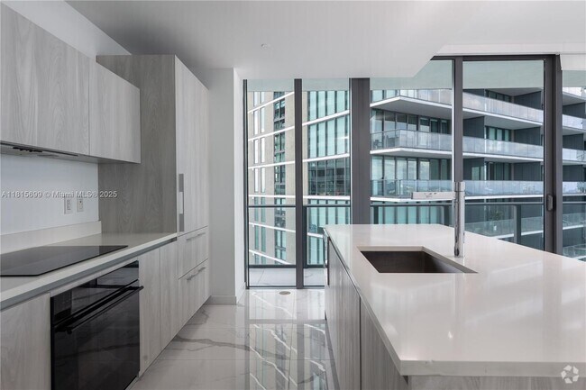 Building Photo - 480 NE 31st St Unit # 3107 Rental