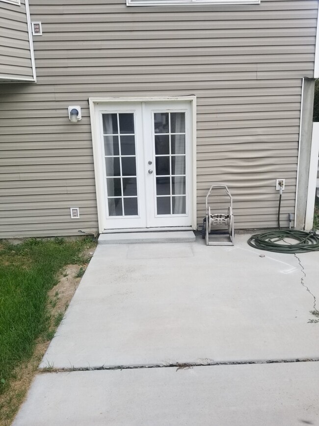 Entry - 39 N Archmore St Unit Lake Springs