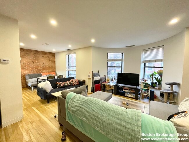Photo - 96 Gainsborough St Unidad 103W