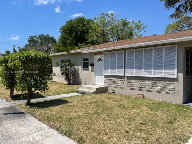 Photo - 8000 NE 8th Ct House