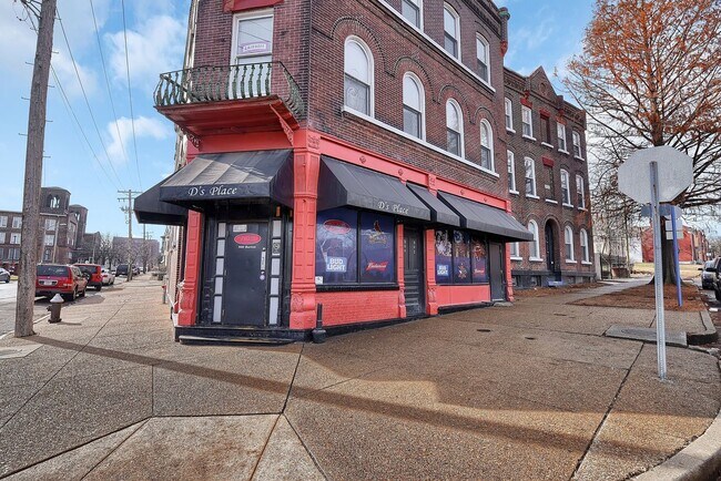 Photo - Put Down Roots and Overlook Soulard Community Garden Unidad 902 3F - 686