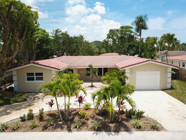 Building Photo - 709 W Royal Palm Rd