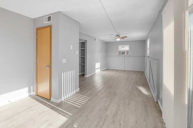 Photo - 715 ManApart Unit 3