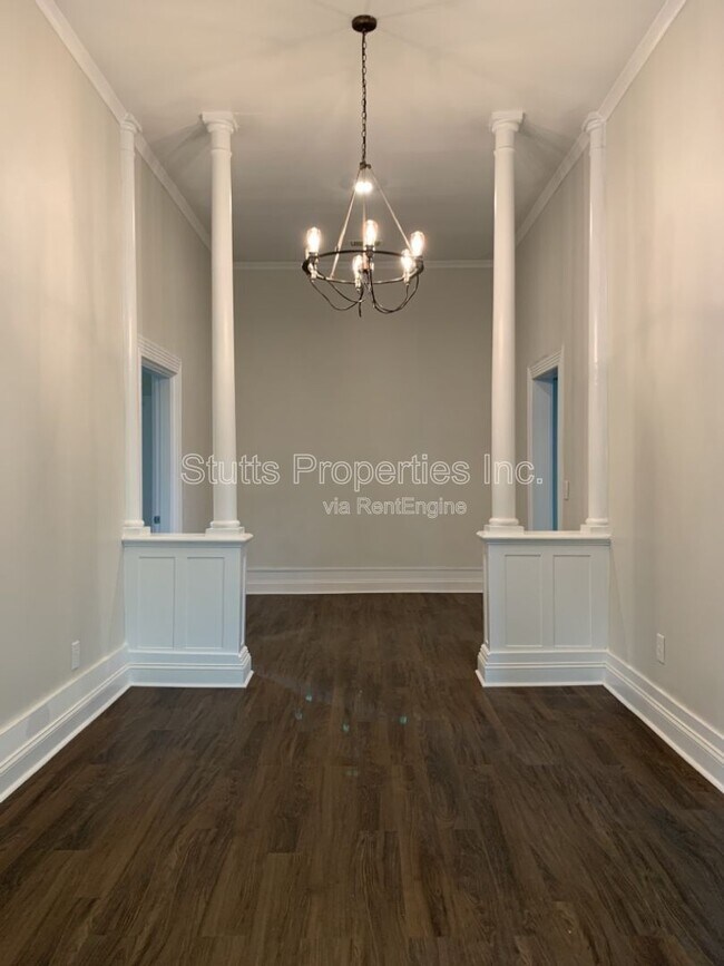 Photo - 406 W 6th St