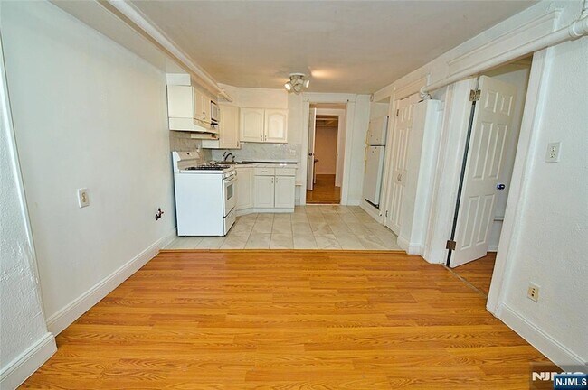 229 8th St Unit REAR