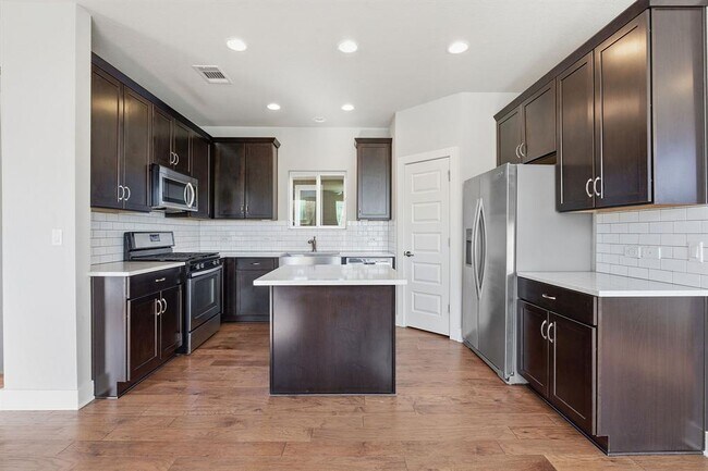 Photo - 1912 Dinsdale Ln