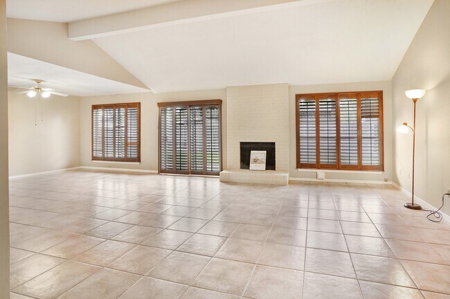 Photo - 3203 Silver Falls Dr