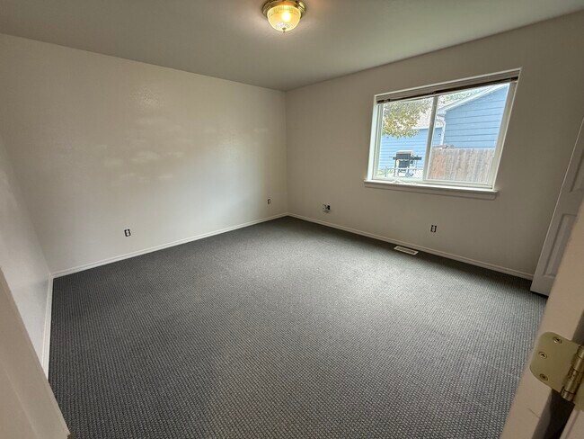 Photo - 913 Cardinal Dr
