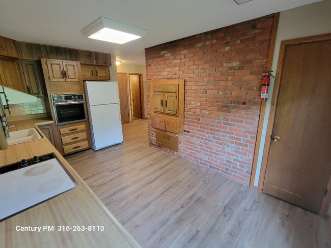 Photo - 9700 W 9th St N