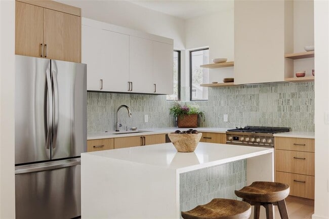 Photo - 2206 Holly St