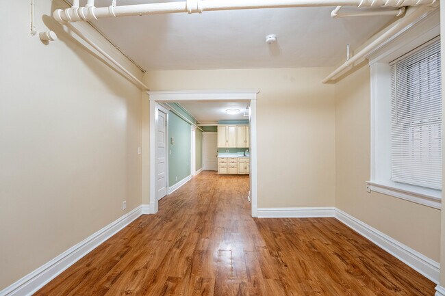 Photo - 1012 N Oakley Blvd