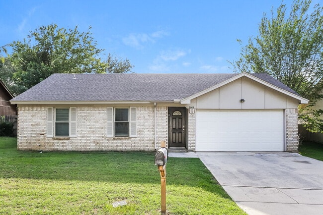 Building Photo - 6004 Cool Springs Dr