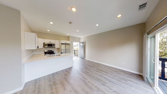 Building Photo - New 4 bed house with Private Deck!