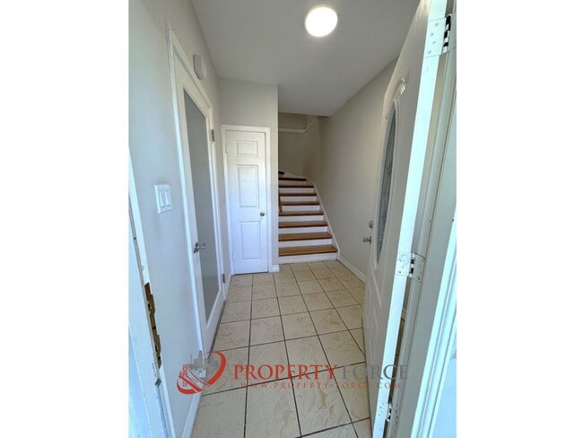 Photo - 675 Lakeview Ave