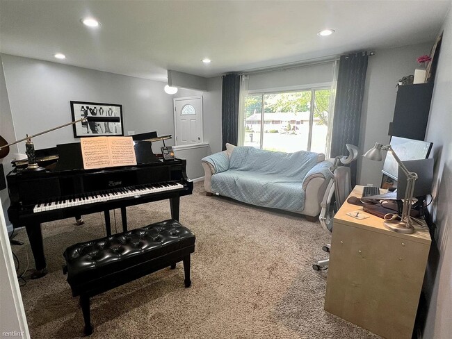 Photo - 2669 Deake Ave