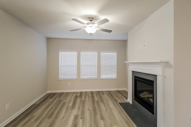 Photo - 5842 Un Grv Dr