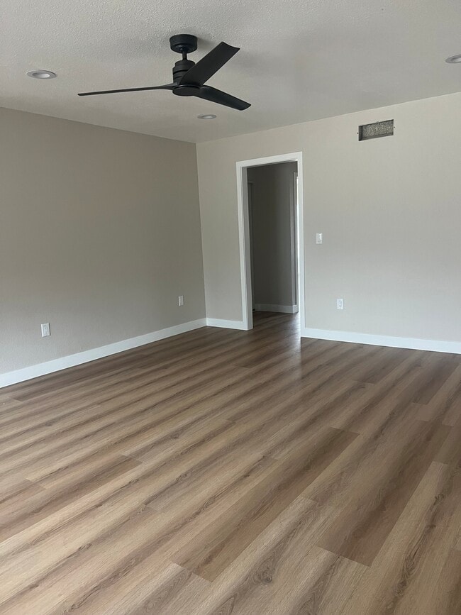 Photo - 2059 S Nautical St Apartamentos