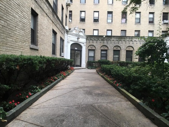 Entrada - 660 Fort Washington Avenue