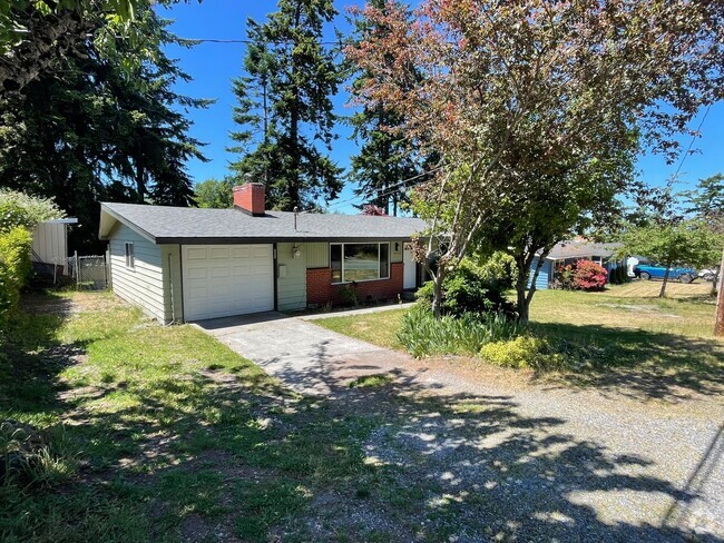 Building Photo - Pet Friendly 3 Bedroom with Spacious Yard! Rental