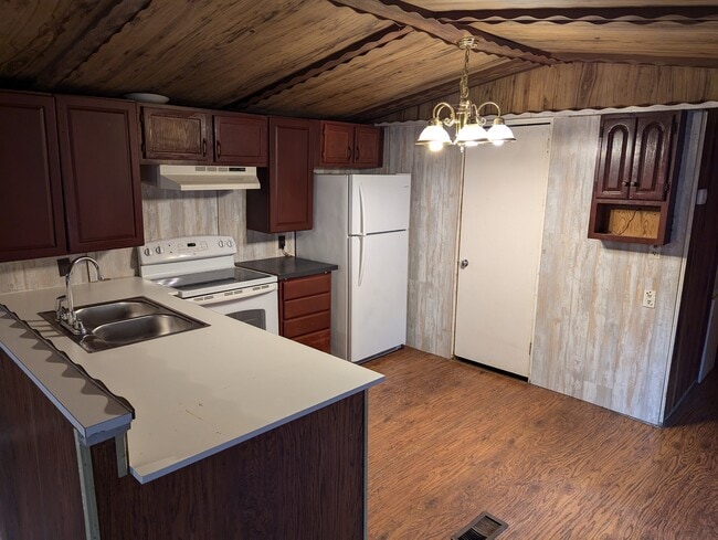 Photo - 45 K and M Way