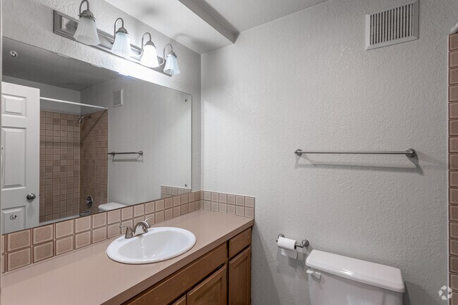 1BR, 1BA - 500-600SF - Walnut Court