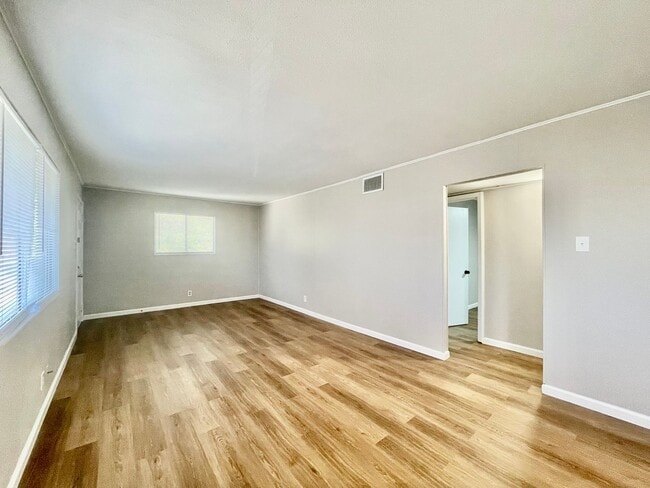 Photo - 2 Bedroom / 1 Bathroom Duplex Unit with In-Unit Washer/Dryer Connections