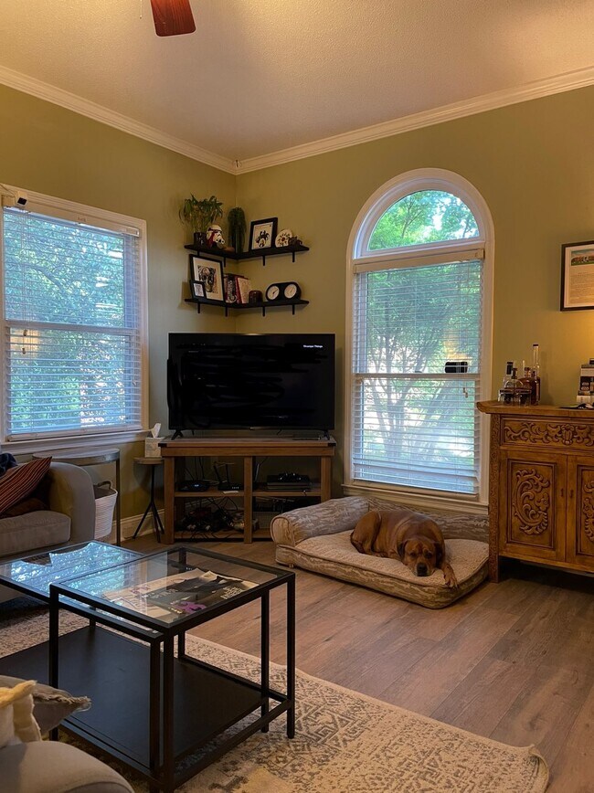 Den - 385 Old Epps Bridge Road Unit 6