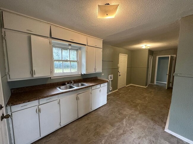 Photo - 3917 Roselawn Dr