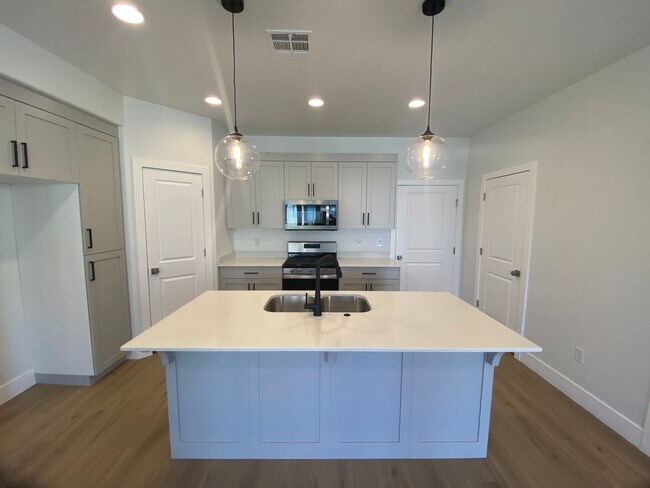 Photo - Beautiful 3 Bedroom 2.5 Bathroom TownHome!