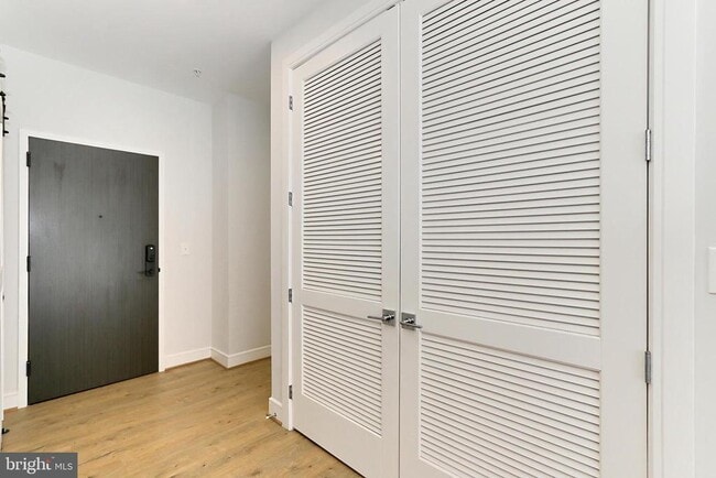 Photo - 635 Slaters Ln Unidad G-01