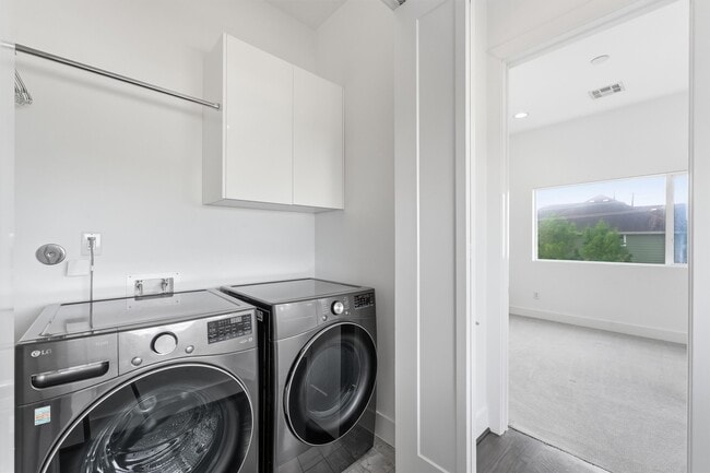 Photo - 1155 W 17th St