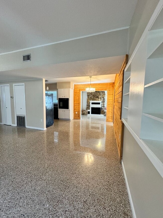 Photo - 813 Center Ln