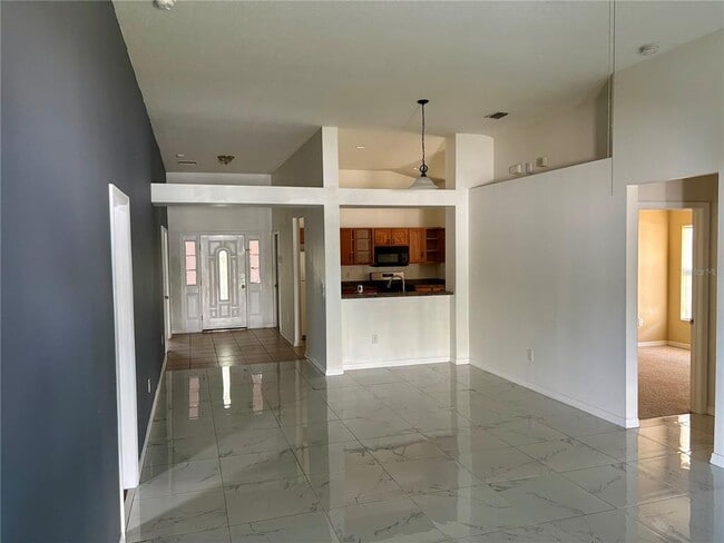 24905 Siena Dr