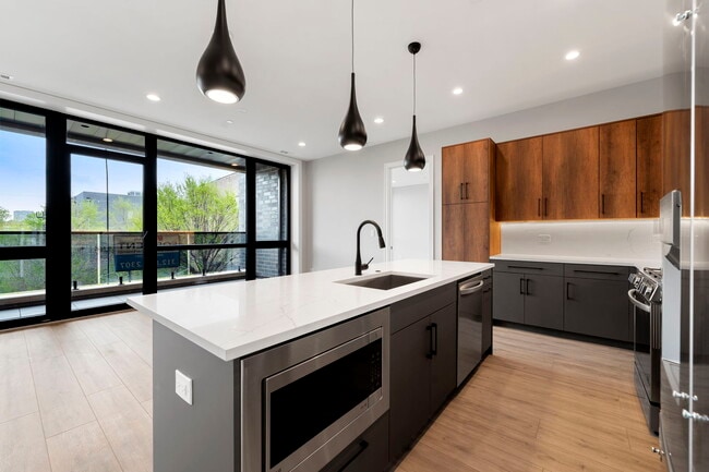 Photo - 1718 S Halsted St