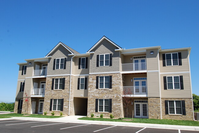 Facade - CONTRAIL PARK Apartments