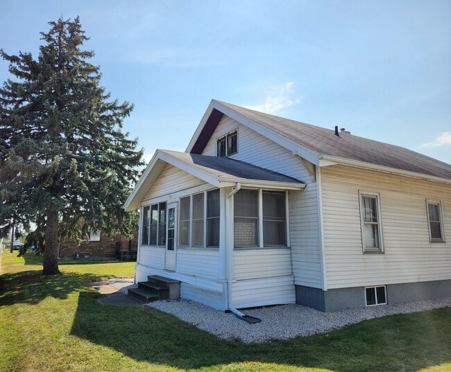 Building Photo - 2213 N Roosevelt Ave