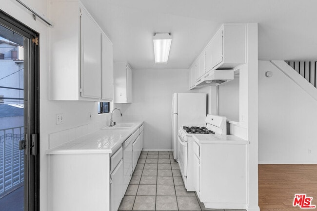 Photo - 2490 Purdue Ave Unidad 7